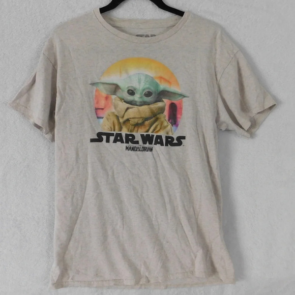 Star Wars The Mandalorian Baby Yoda (Grogu) T-Shirt  Size‎ M - Picture 1 of 2